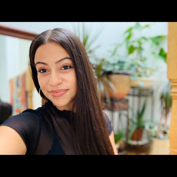 Meet your Posher, Melissa - Picture 1 of 1